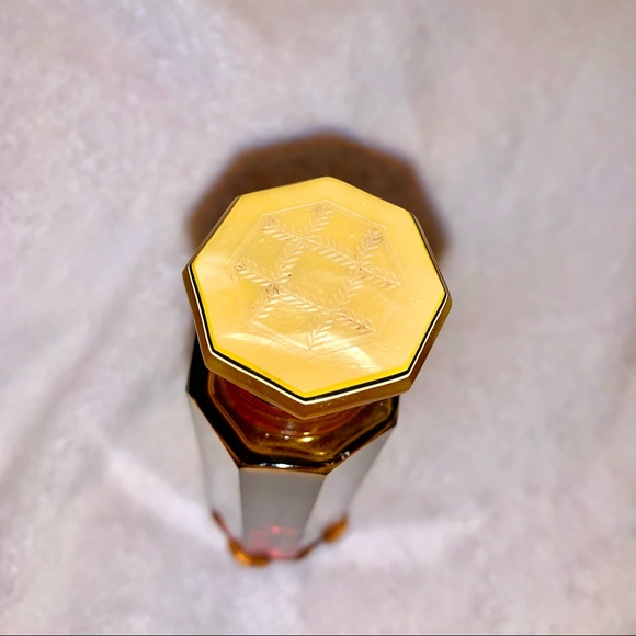 Perfume bottle is a symbol of love, emotion, & sentiment (French) - Picture 5 of 16